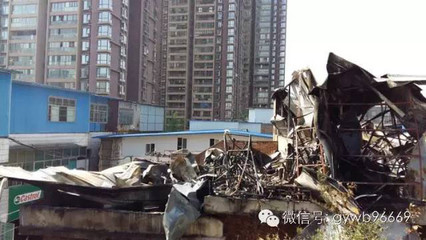 【突發(fā)】&ldquo;起火哦!&rdquo;今日凌晨零時50分許,貴陽南廠路居民樓頂活動板房發(fā)生火災(zāi)